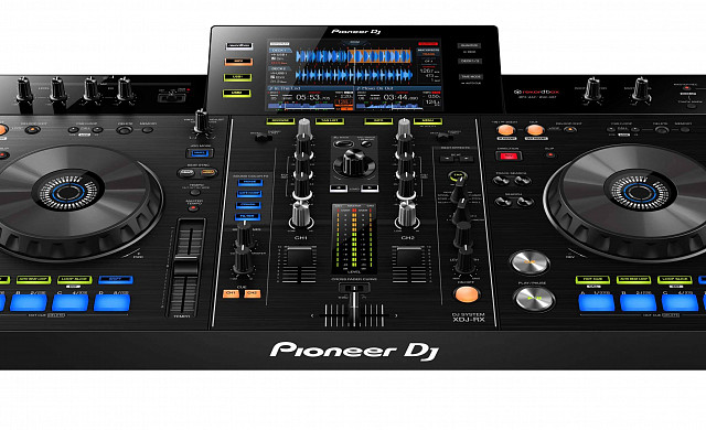  Pioneer XDJ-RX – диджейский контроллер с 7-дюймовым дисплеем и софтом rekordbox